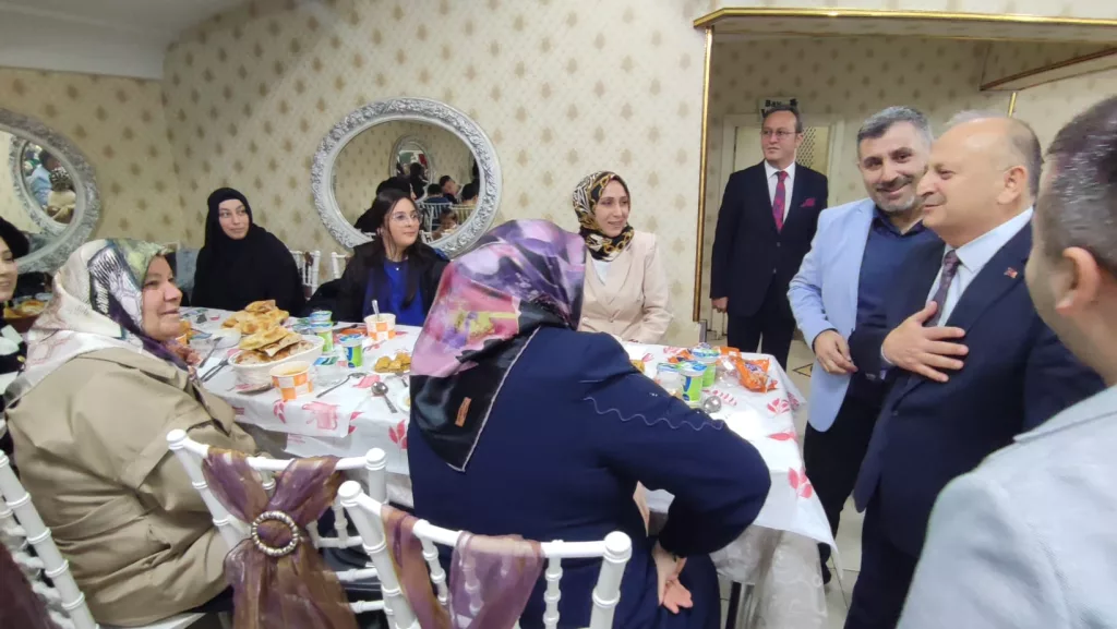 BAŞKAN TAVLI HEMŞEHRİLERİYLE İSTANBUL’DA İFTAR SOFRASINDA BULUŞTU 5 21