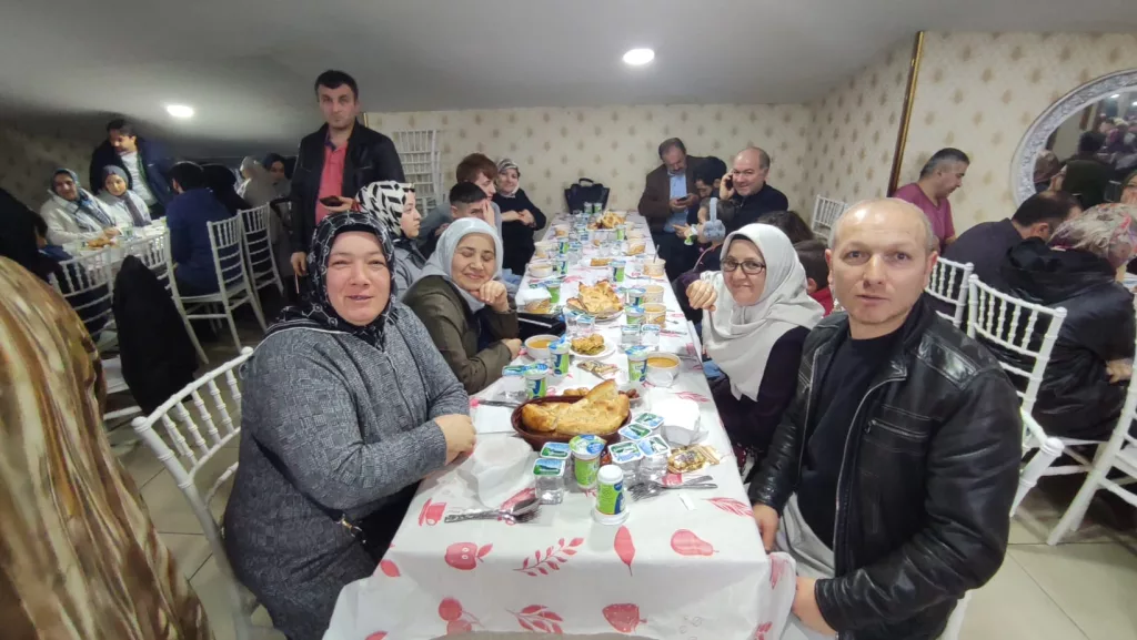BAŞKAN TAVLI HEMŞEHRİLERİYLE İSTANBUL’DA İFTAR SOFRASINDA BULUŞTU 6 24