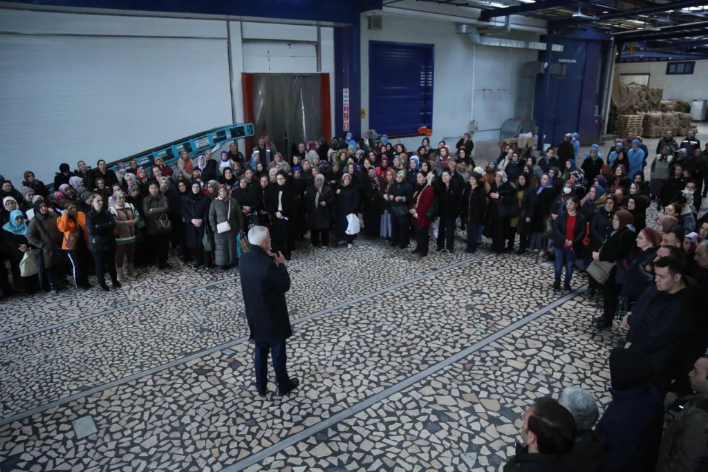 ENVER YILMAZ ENERJİSİ VE DİNAMİKLİĞİ İLE DİKKAT ÇEKİYOR 6 33