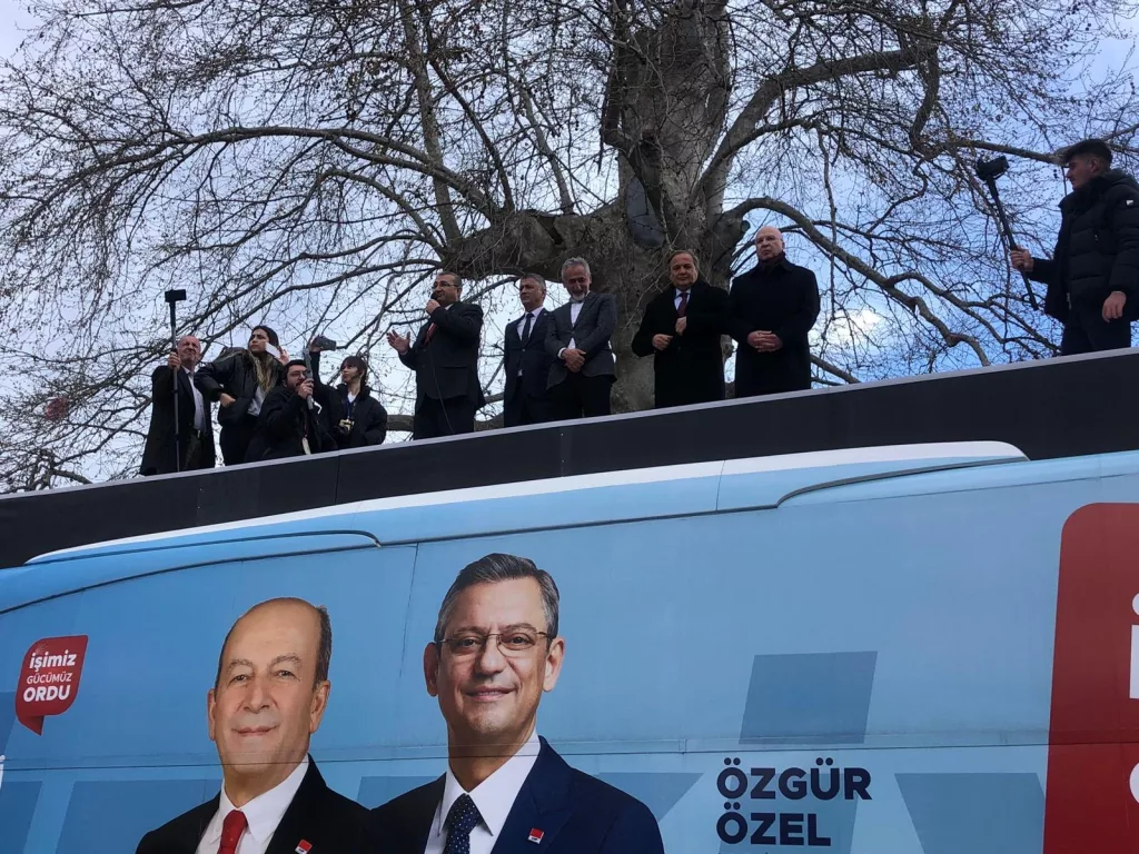 Cumhuriyet Halk Partisi, Ünye Cumhuriyet Meydanı’nda Değişim Mitingi düzenledi. 6 36