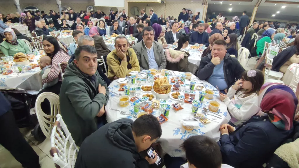 BAŞKAN TAVLI HEMŞEHRİLERİYLE İSTANBUL’DA İFTAR SOFRASINDA BULUŞTU 8 19
