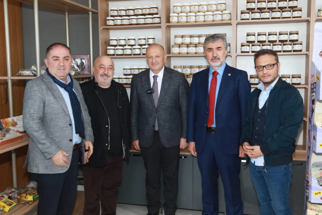 BAŞKAN TAVLI, “ÜNYE’MİZİN GELECEĞİ İÇİN HİZMET ÜRETİYORUZ” 8 29
