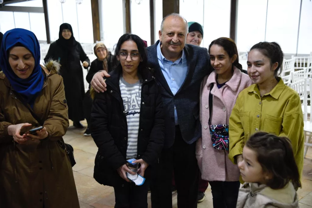 MUHTAR ÖZDEMİR, “BAŞKANIMIZ BURUNUCU MAHALLESİ’NİN FOTOĞRAFINI DEĞİŞTİRDİ” 8 4