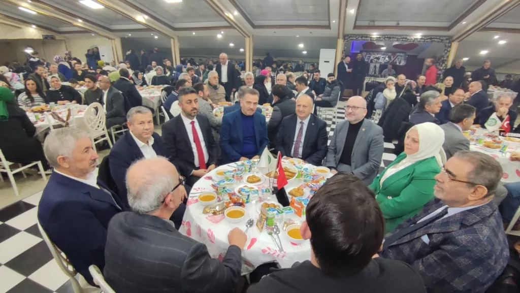 BAŞKAN TAVLI HEMŞEHRİLERİYLE İSTANBUL’DA İFTAR SOFRASINDA BULUŞTU 9 20