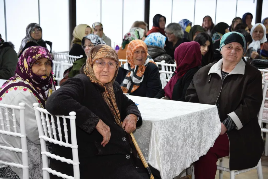 MUHTAR ÖZDEMİR, “BAŞKANIMIZ BURUNUCU MAHALLESİ’NİN FOTOĞRAFINI DEĞİŞTİRDİ” 9 5