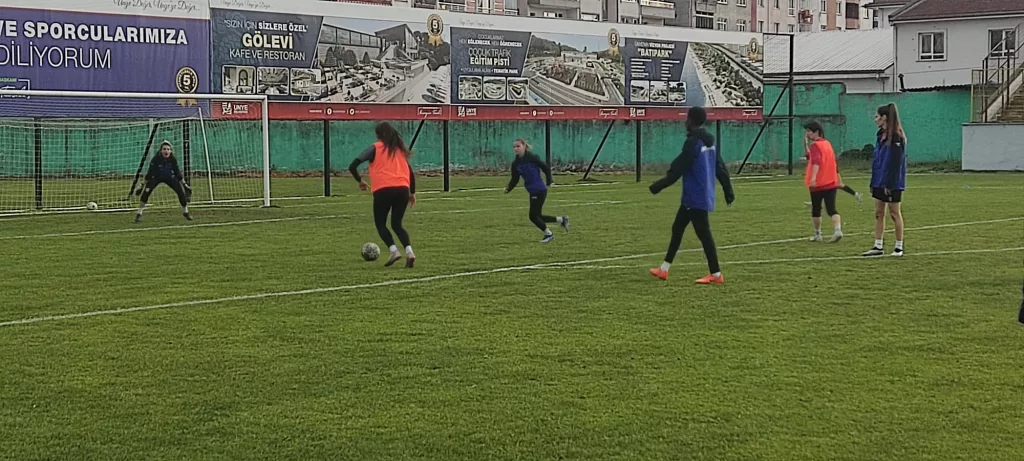 ÜNYE KADIN FUTBOL KULÜBÜ ÇATALCA BELEDİYESPOR HAZIRLIKLARINA BAŞLADI C 4