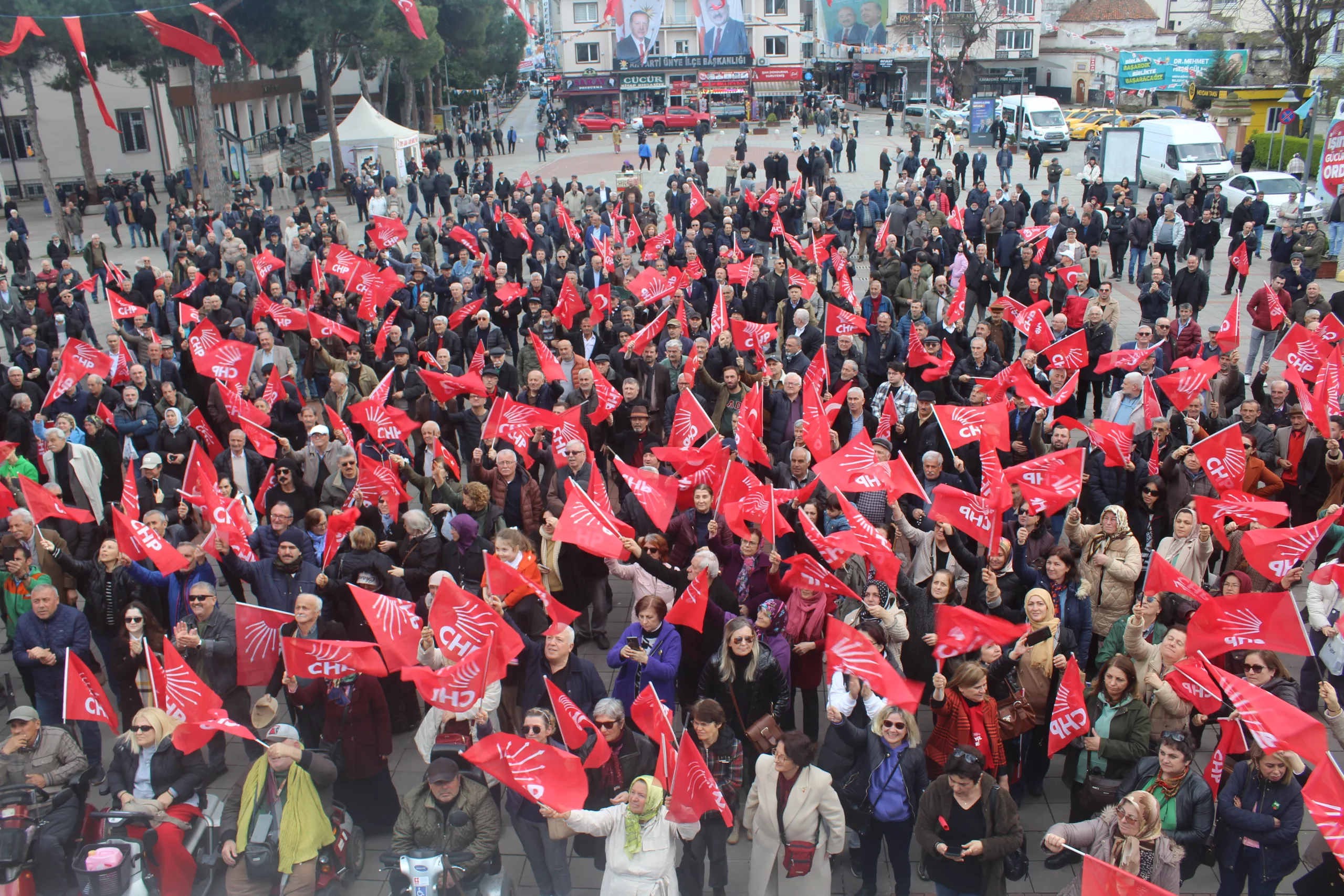 Cumhuriyet Halk Partisi, Ünye Cumhuriyet Meydanı’nda Değişim Mitingi düzenledi. 31