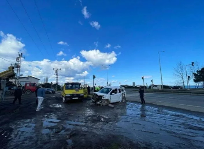 CEZAEVİ SAPAĞI’NDA TRAFİK KAZASI KA 1 jpg