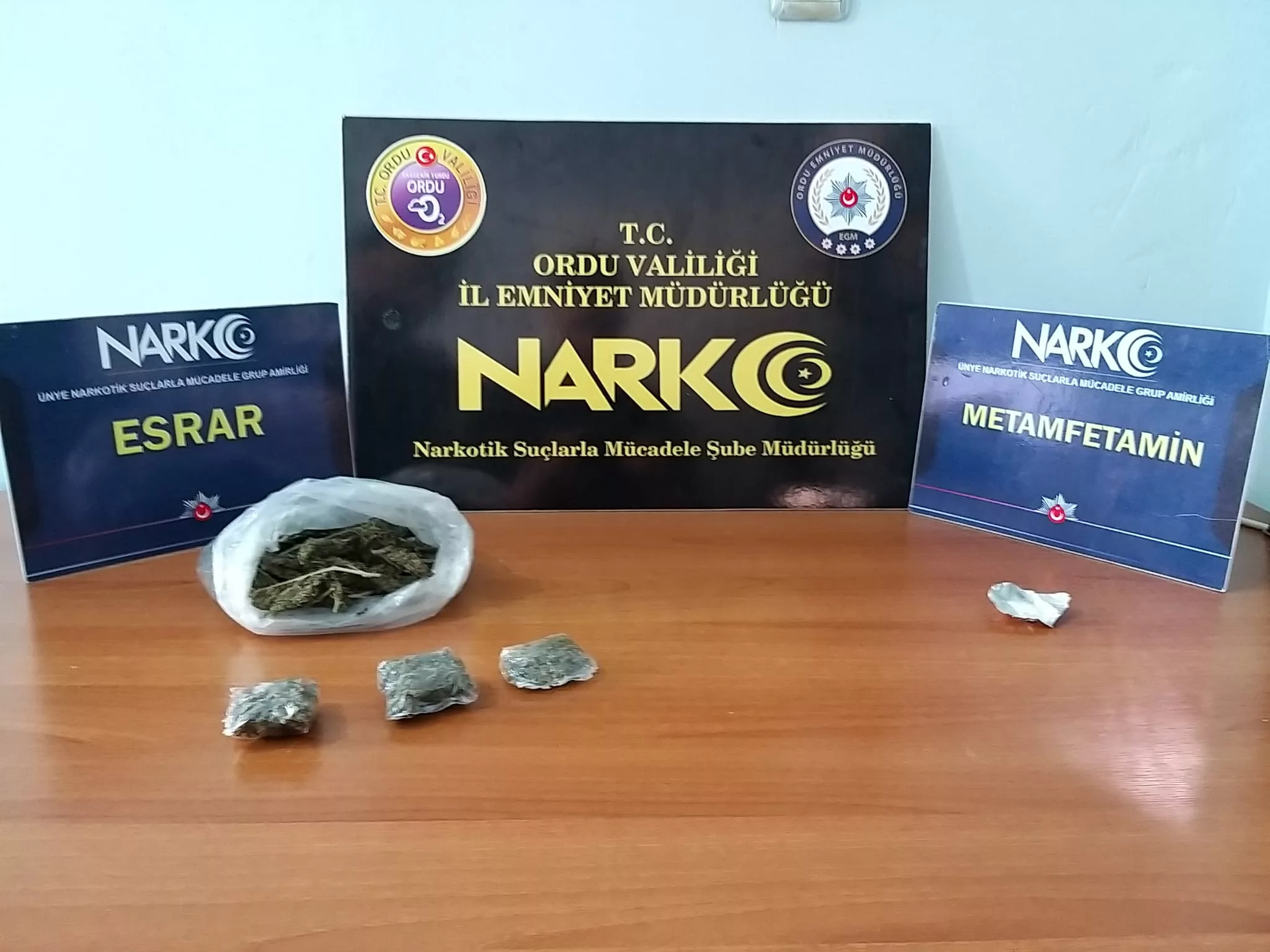 Narkotik ekiplerinin uyuşturucu ve bunlarla ilgili mücadelesi gece gündüz devam