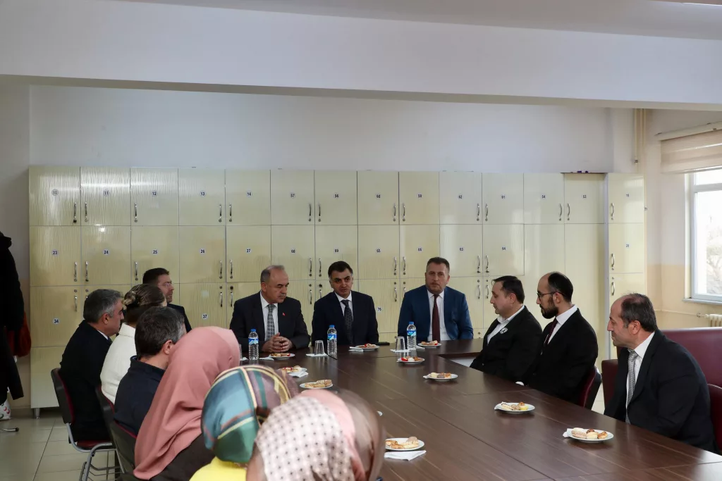 Vali Erol, OBB Ordu Anadolu İmam Hatip Lisesi’ni Ziyaret Etti a12
