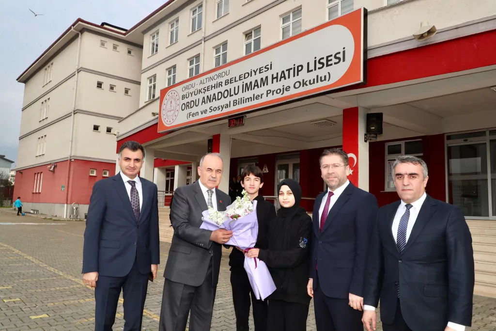 Vali Erol, OBB Ordu Anadolu İmam Hatip Lisesi’ni Ziyaret Etti a13