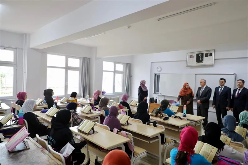 Vali Erol, OBB Ordu Anadolu İmam Hatip Lisesi’ni Ziyaret Etti a14 jpeg