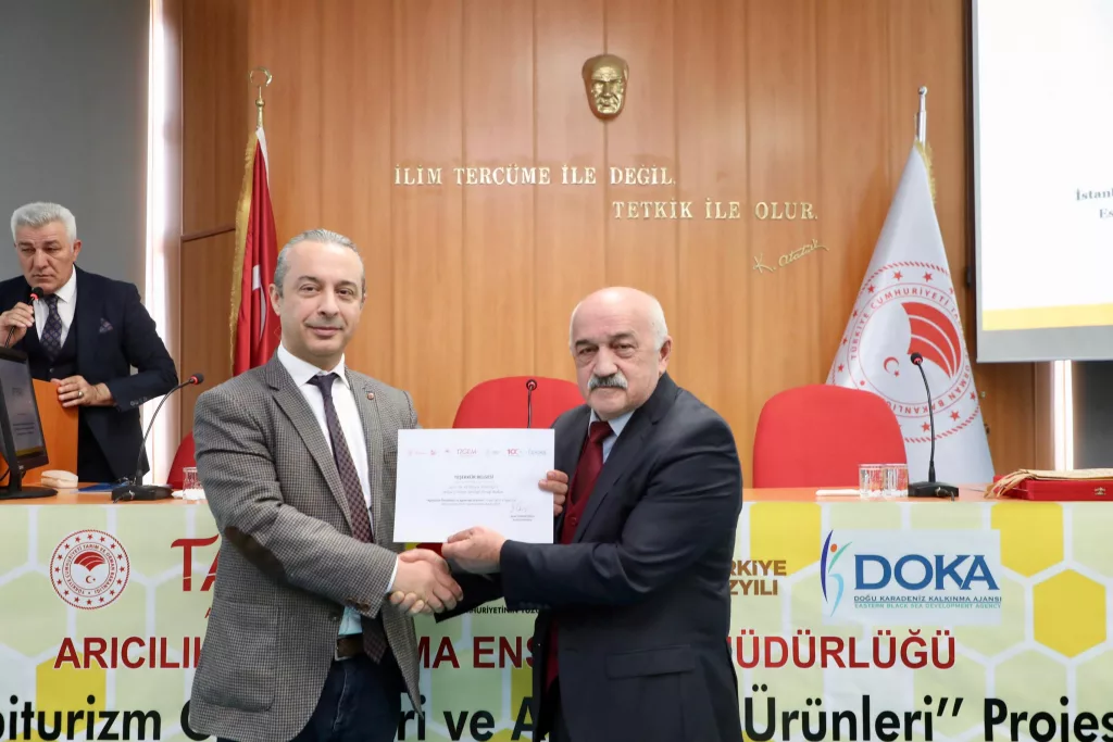 Arıcılara Apiterapi Eğitimi Verildi a2 4