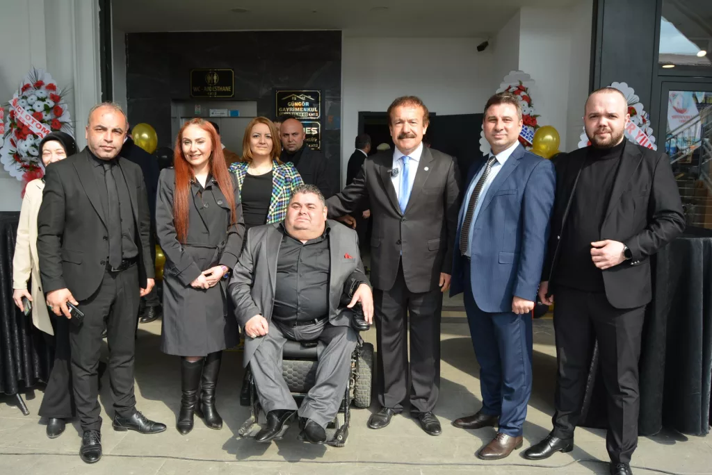 A PLUS GAYRİMENKUL YATIRIM OFİSİ’NDEN GÖRKEMLİ AÇILIŞ a4