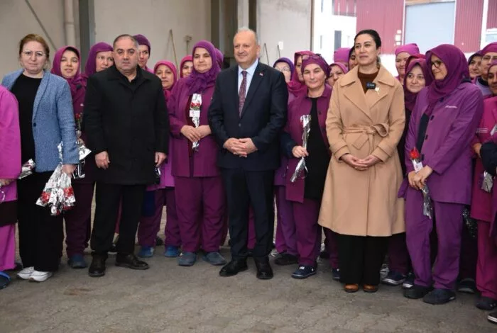 BAŞKAN TAVLI KADINLAR GÜNÜNÜ KUTLADI b 1 jpg