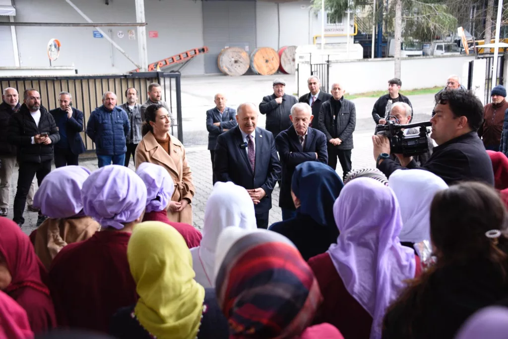 BAŞKAN TAVLI KADINLAR GÜNÜNÜ KUTLADI b1