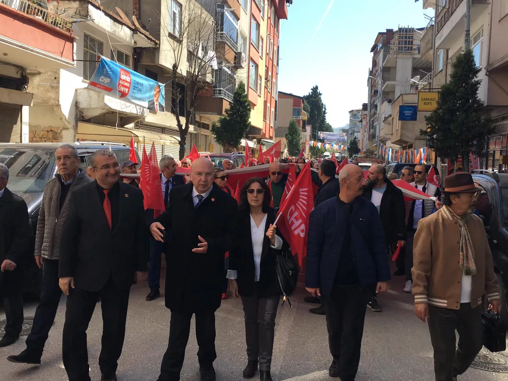 “CHP ÜNYE İLÇE TEŞKİLATI, SEÇİM ÖNCESİ SON YÜRÜYÜŞÜNÜ GERÇEKLEŞTİRDİ” cum 2