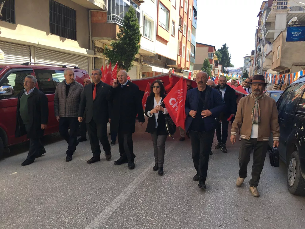 “CHP ÜNYE İLÇE TEŞKİLATI, SEÇİM ÖNCESİ SON YÜRÜYÜŞÜNÜ GERÇEKLEŞTİRDİ” cum1 2