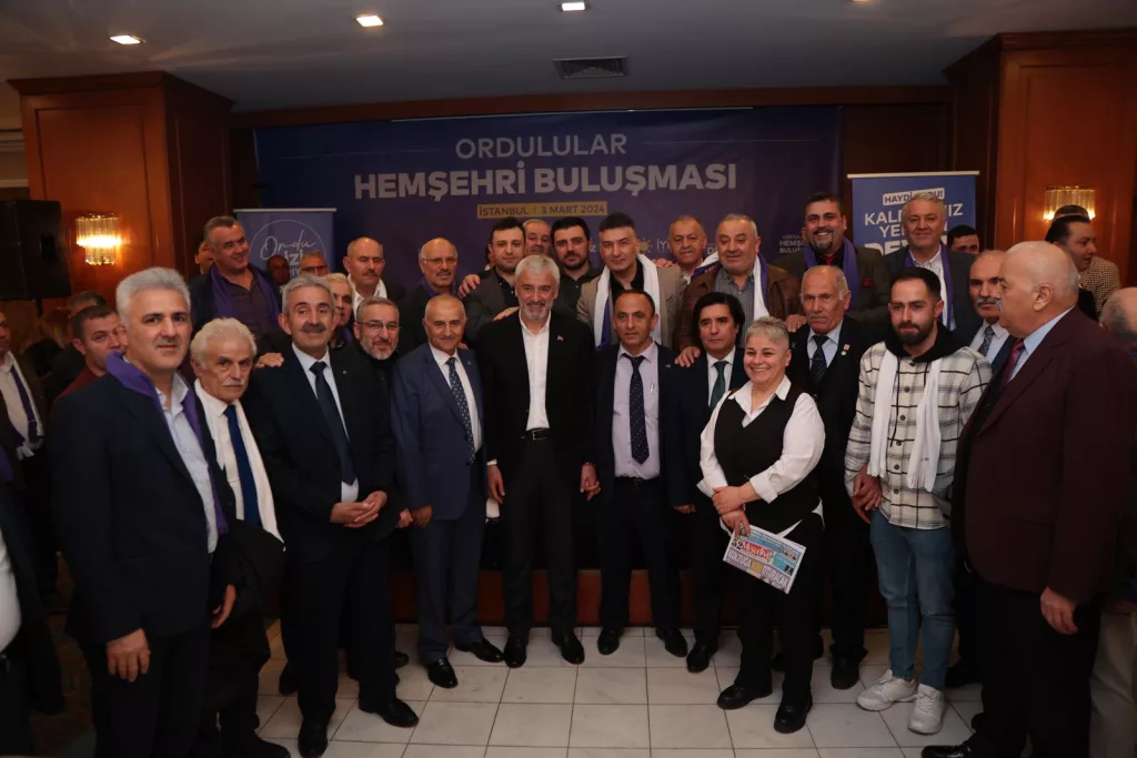 İSTANBUL'DA ENVER YILMAZ'A SEVGİ SELİ env