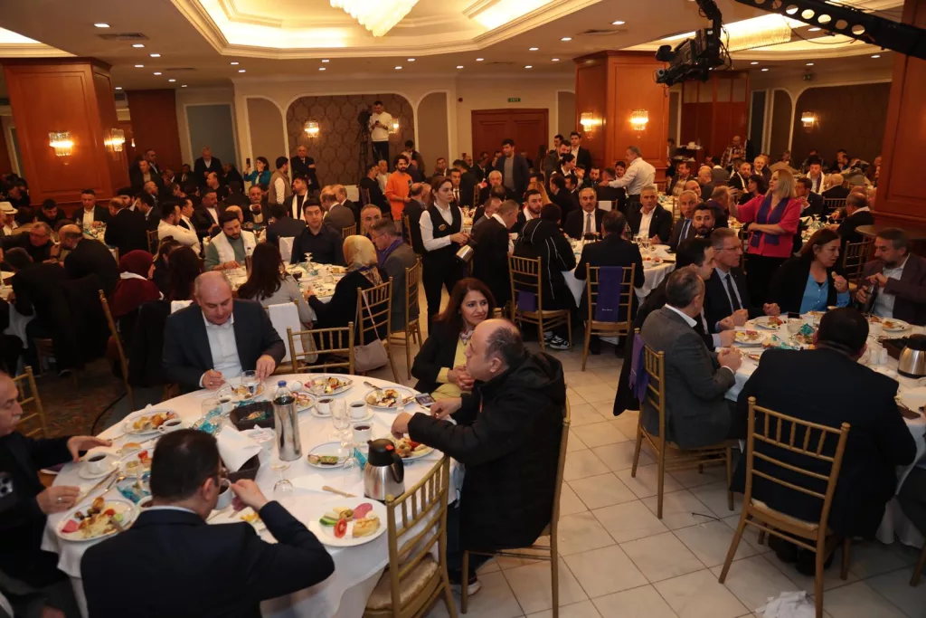 İSTANBUL'DA ENVER YILMAZ'A SEVGİ SELİ env1