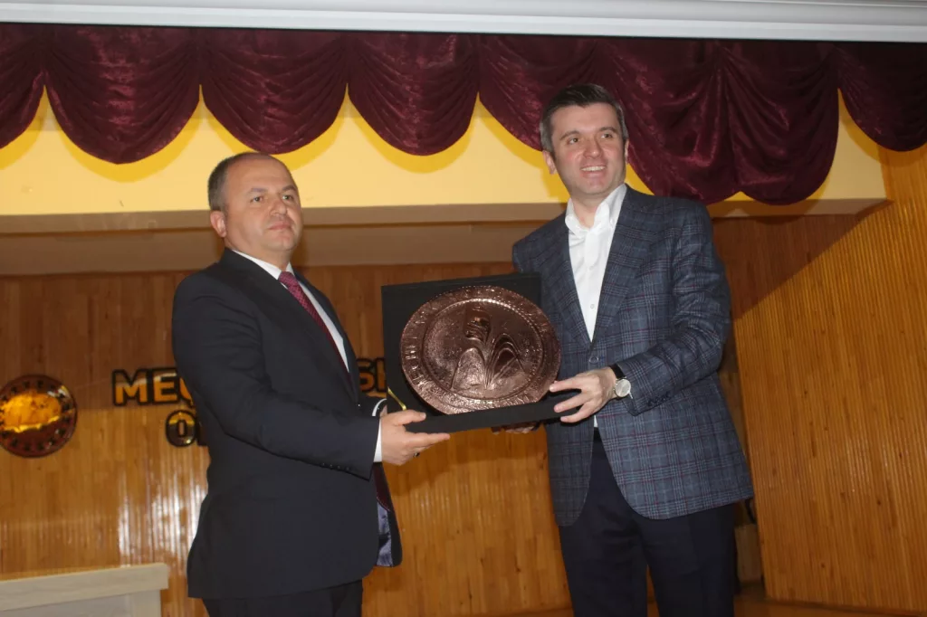 YAVUZ SELİM KIRAN,ÖĞRENCİLERLE BULUŞTU ki