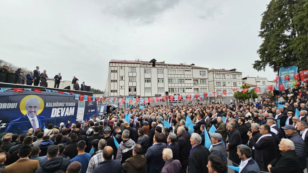 ULUBEY VE KABATAŞ MEYDANLARA SIĞMADI u 4
