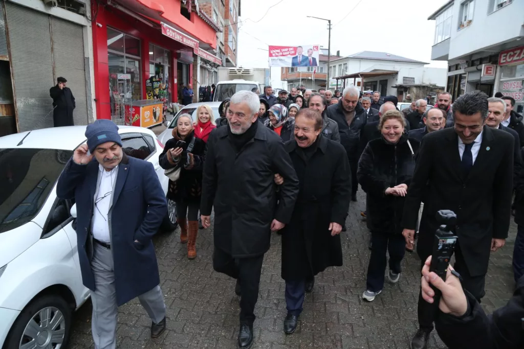 ÜNYE'DE ENVER YILMAZ'A SEVGİ SELİ u1