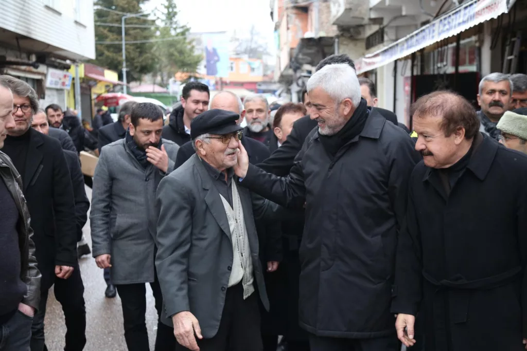 ÜNYE'DE ENVER YILMAZ'A SEVGİ SELİ u3