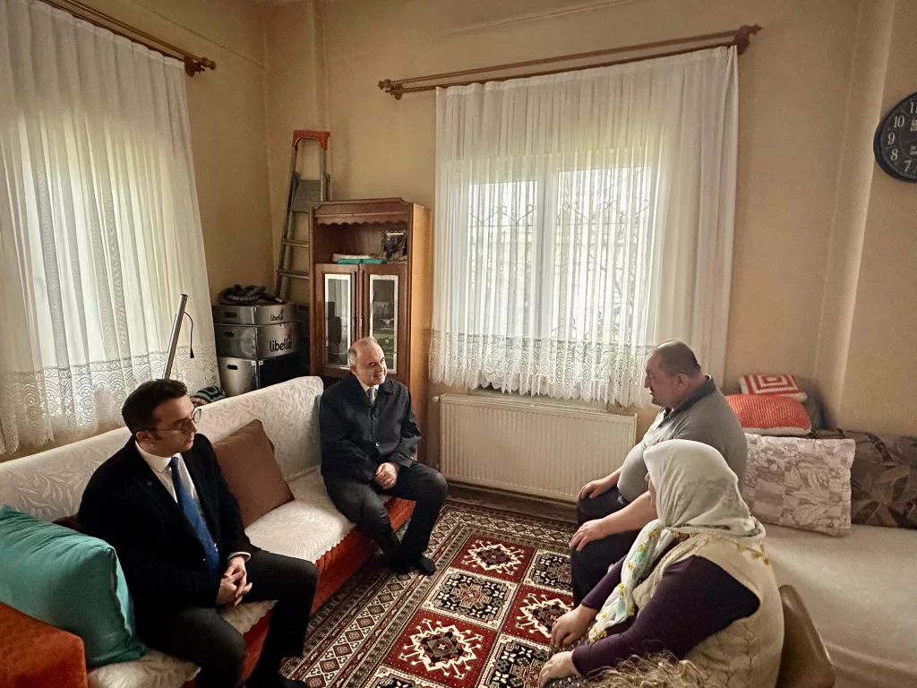 Vali Erol, Hane Ziyaretlerinde Bulundu v2 2