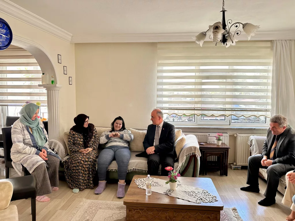 Vali Erol, Hane Ziyaretlerine Devam Etti 1 11