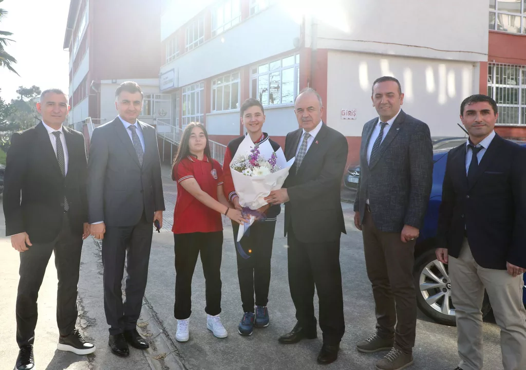 Vali Erol, Altınordu Ortaokulu’nu Ziyaret Etti 1 4