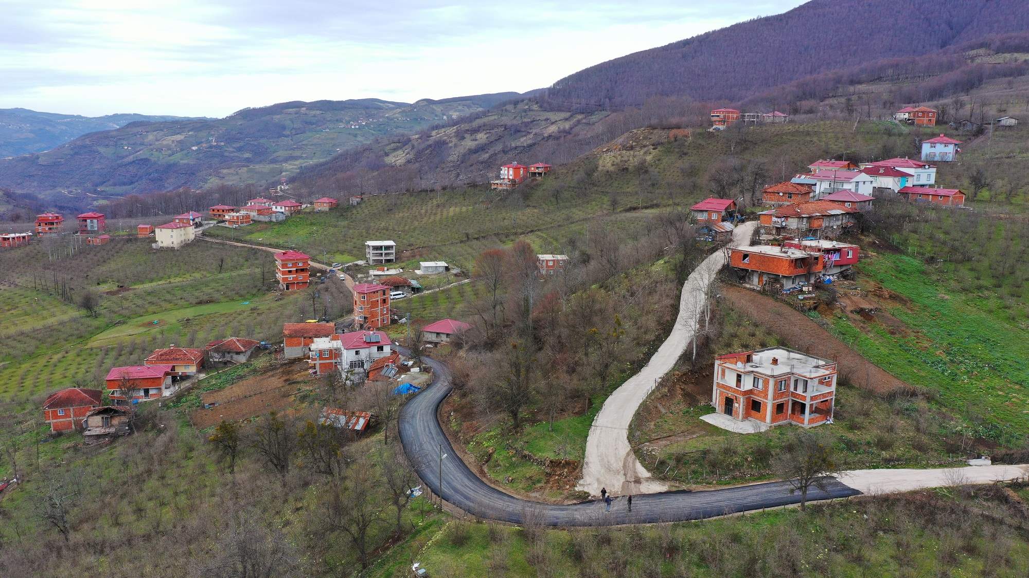AYBASTI UZUNDERE- ZAFERİMİLLİ BAĞLANTI YOLU SICAK ASFALTA KAVUŞUYOR ORDU’YU TOKAT’A