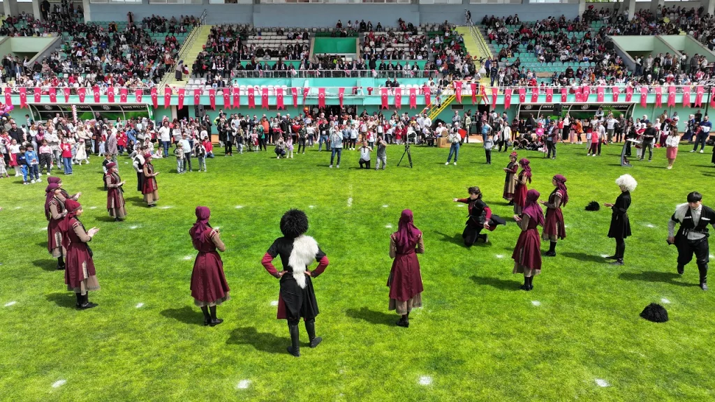23 Nisan Ulusal Egemenlik ve Çocuk Bayramı tüm yurtta olduğu gibi Ünye’de de coşku ile kutlandı. 11 12
