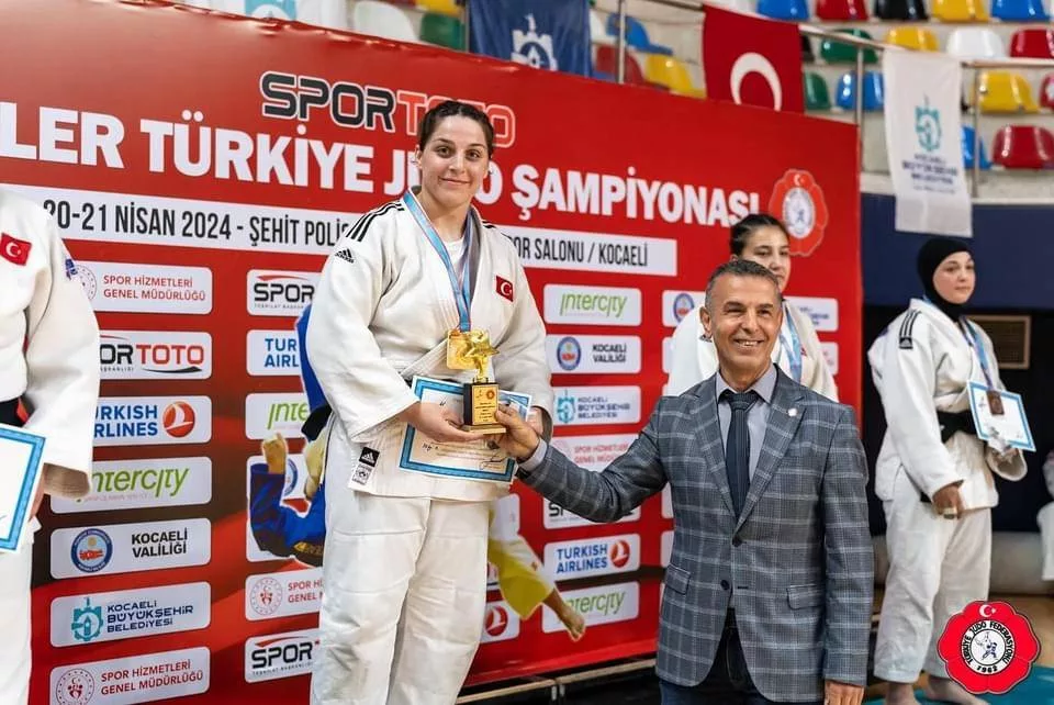 OBB SPOR KULÜBÜ SPORCULARINDAN ALTIN VE BRONZ MADALYA Ordu Büyükşehir