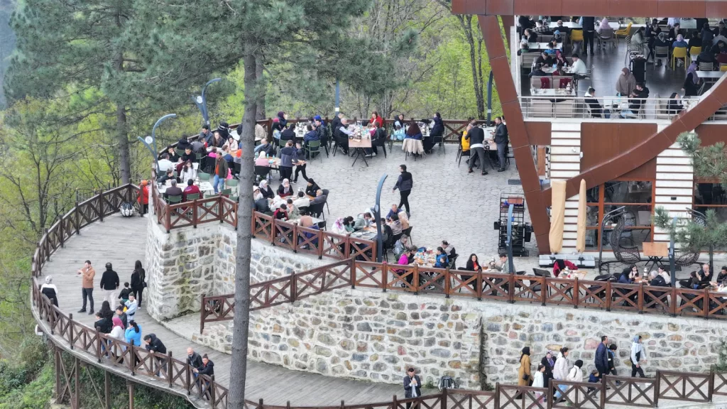 ÜNYE BELEDİYESİ TESİSLERİ ZİYARETÇİ AKININA UĞRADI 18