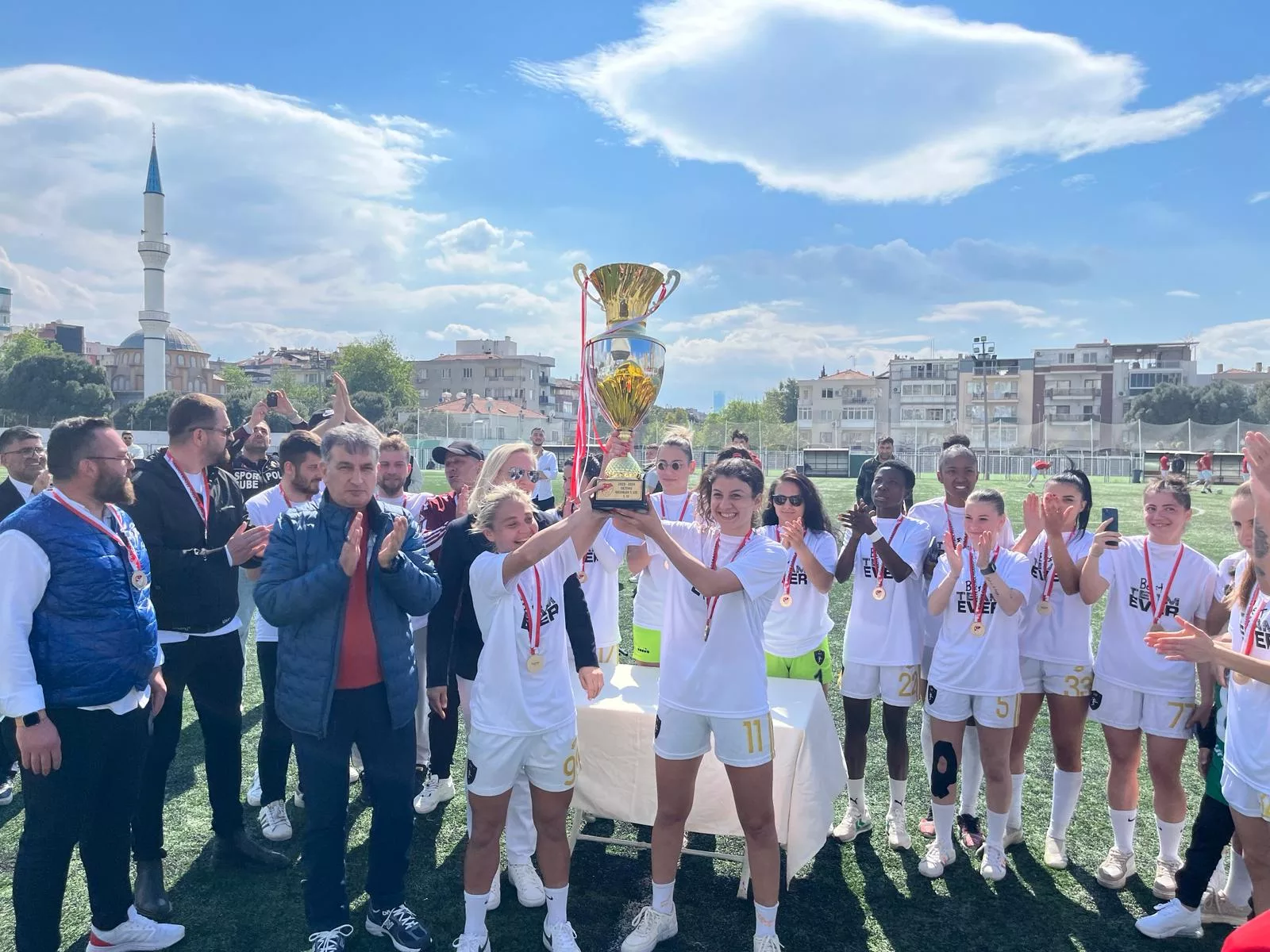 ÜNYE KADIN FUTBOL KULÜBÜ’NDEN BASIN DUYURUSU “TFF Kadınlar 1.Lig’de ikinci