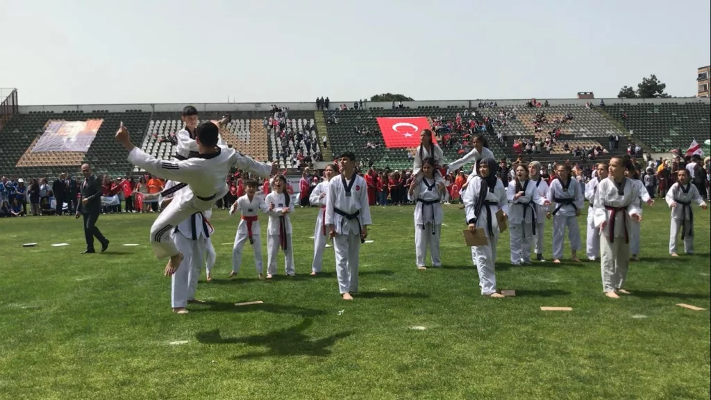 23 Nisan Ulusal Egemenlik ve Çocuk Bayramı tüm yurtta olduğu gibi Ünye’de de coşku ile kutlandı. 2 29
