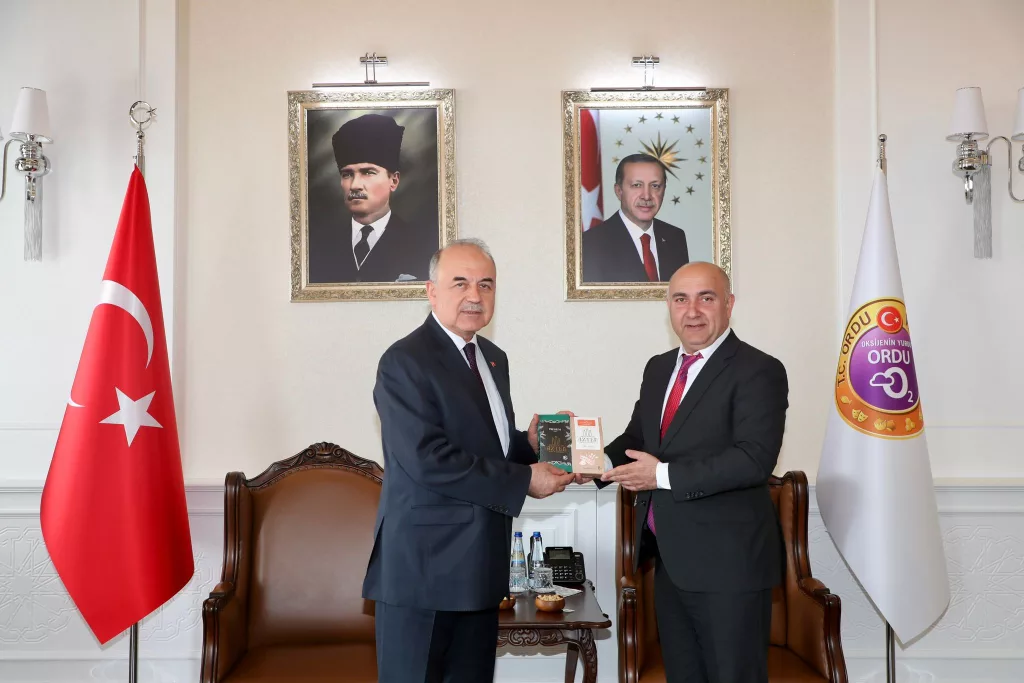 Azerbaycan Kars Başkonsolusu Guliyev, Vali Erol’u Ziyaret Etti 2 30
