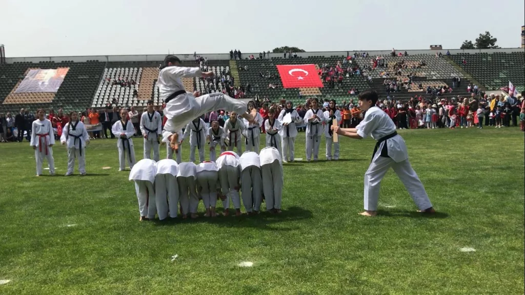 23 Nisan Ulusal Egemenlik ve Çocuk Bayramı tüm yurtta olduğu gibi Ünye’de de coşku ile kutlandı. 3 22