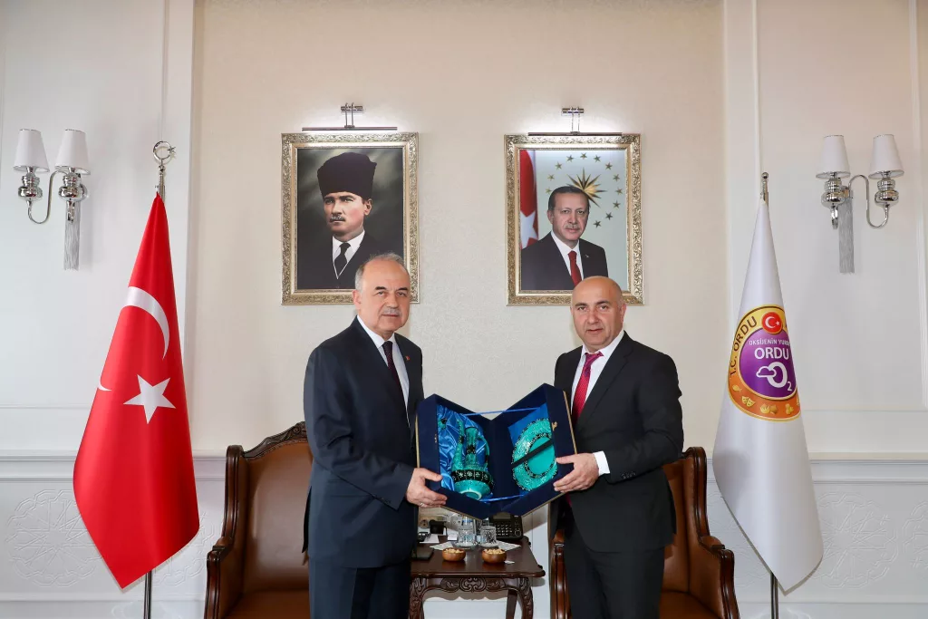 Azerbaycan Kars Başkonsolusu Guliyev, Vali Erol’u Ziyaret Etti 3 23