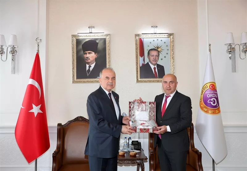 Azerbaycan Kars Başkonsolusu Guliyev, Vali Erol’u Ziyaret Etti 4 18 jpg