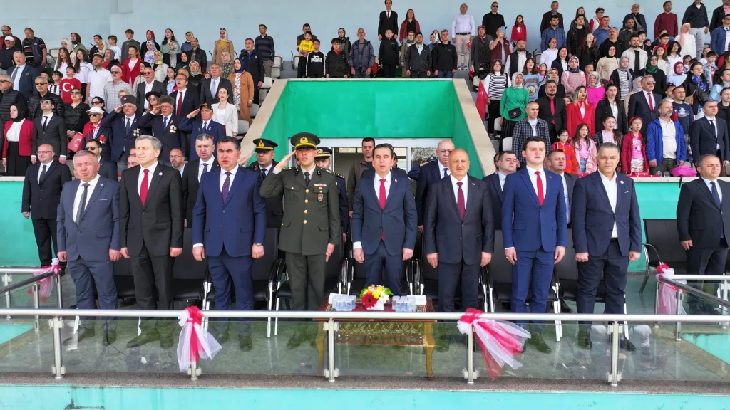23 Nisan Ulusal Egemenlik ve Çocuk Bayramı tüm yurtta olduğu gibi Ünye’de de coşku ile kutlandı. 8 9