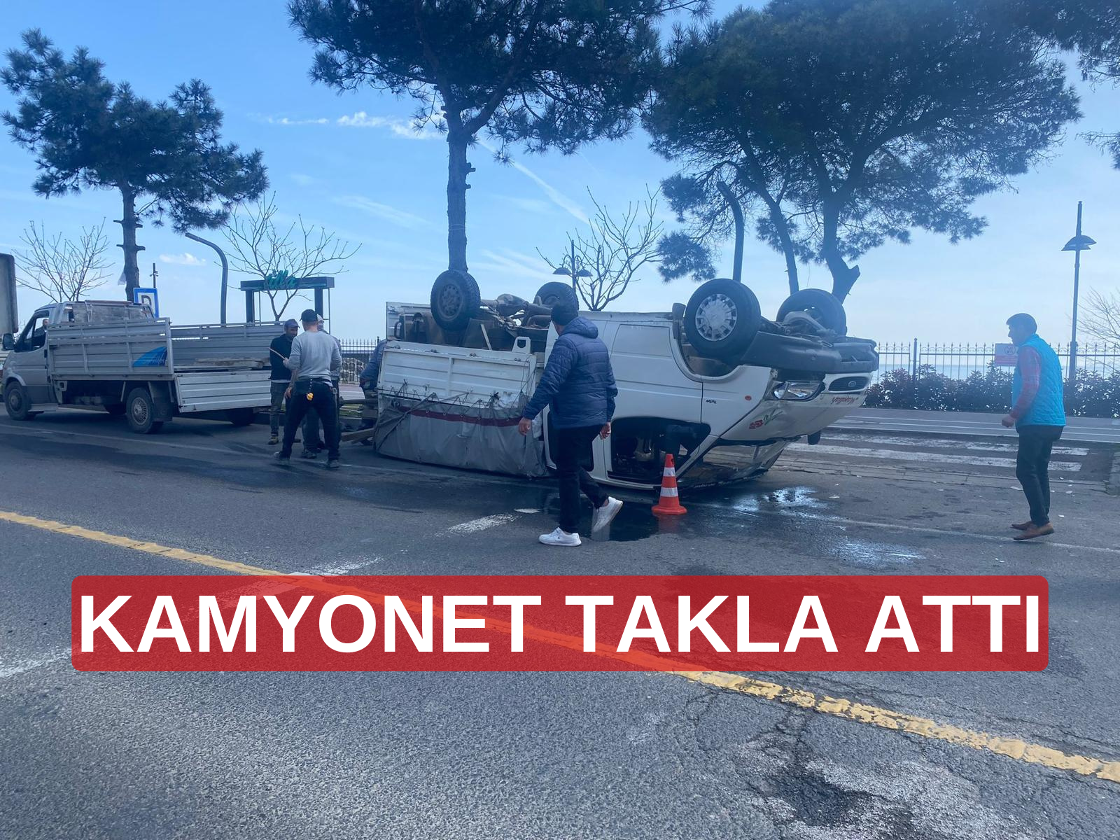 Buruncu Mahallesi’nde kontrolden çıkan kamyonet devrilirken olayla ilgili inceleme başlatıldı.