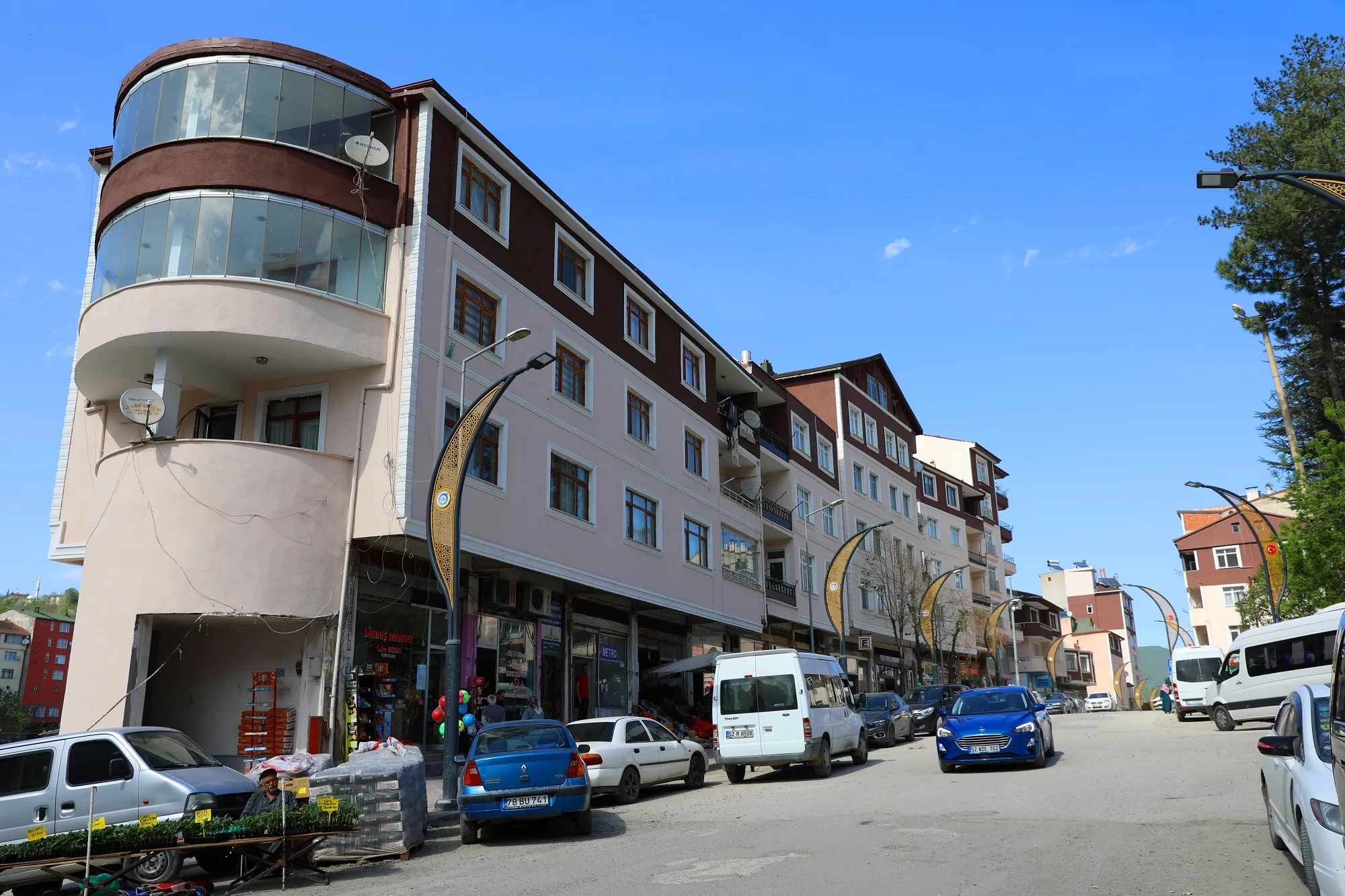 KUMRU’NUN ÇEHRESİ DEĞİŞİYOR 123 BİNADA YAPILACAK CEPHE GİYDİRME ÇALIŞMALARIYLA İLÇE