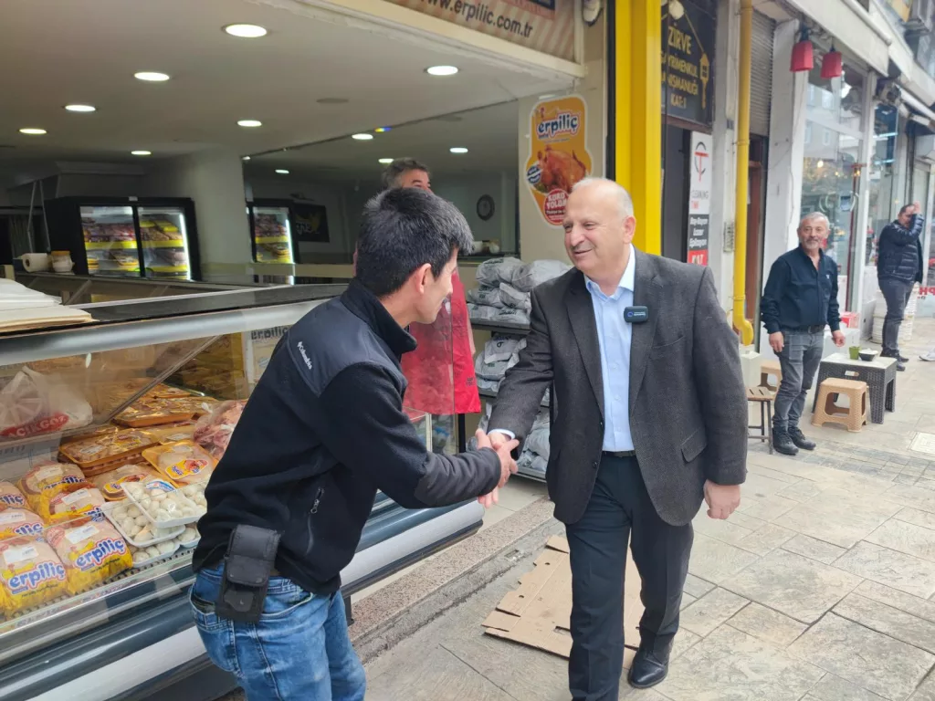 BAŞKAN TAVLI, SEÇİM ÖNCESİNDE BARIŞTIRDIĞI KIRGIN ESNAFLARI ZİYARET ETTİ TA1 1