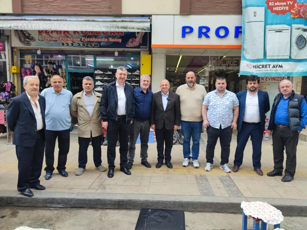 BAŞKAN TAVLI, SEÇİM ÖNCESİNDE BARIŞTIRDIĞI KIRGIN ESNAFLARI ZİYARET ETTİ TA4