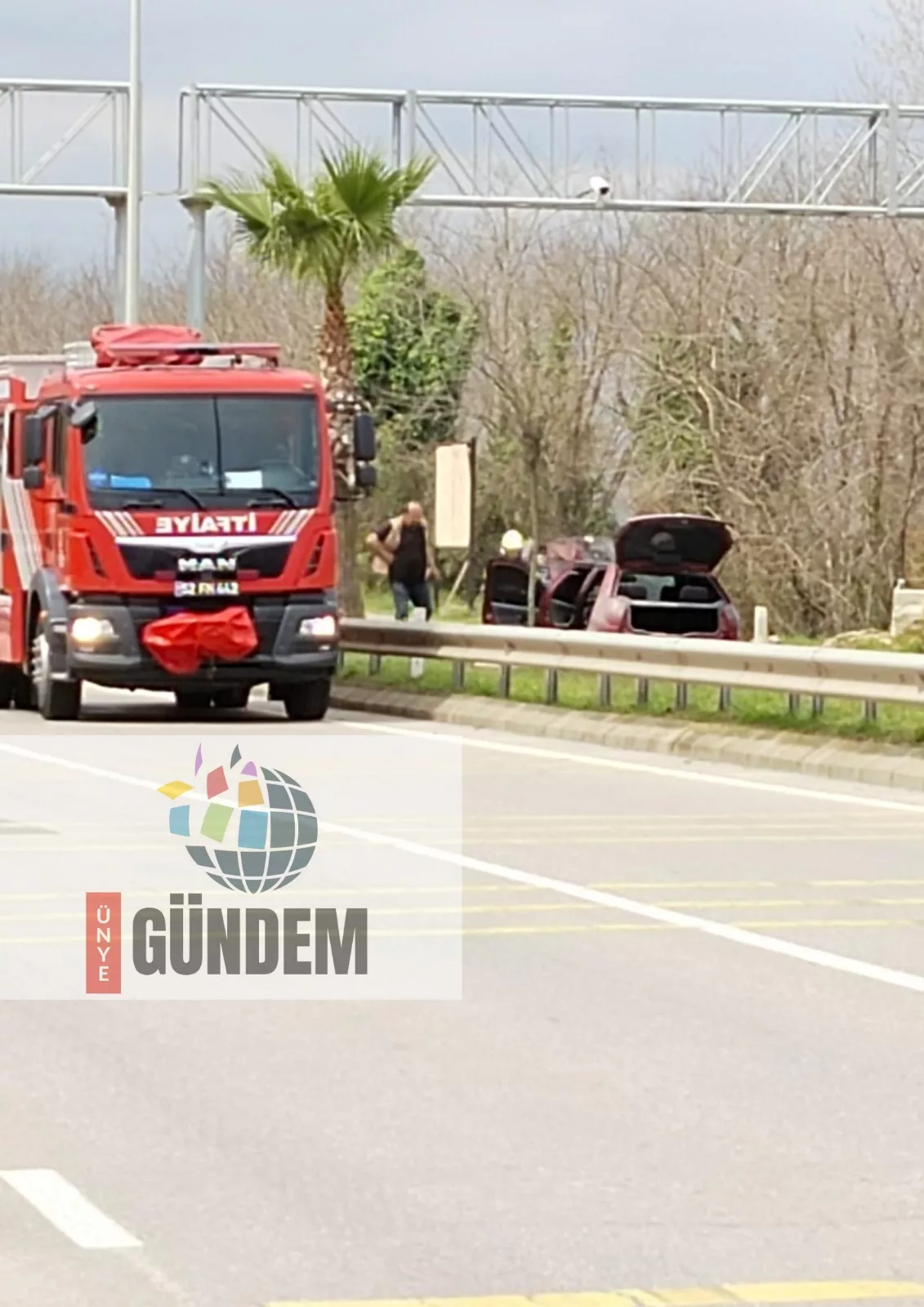 Ünye TOKİ mevkiinde bir otomobilin nedeni henüz bilinmeyen bir nedenden