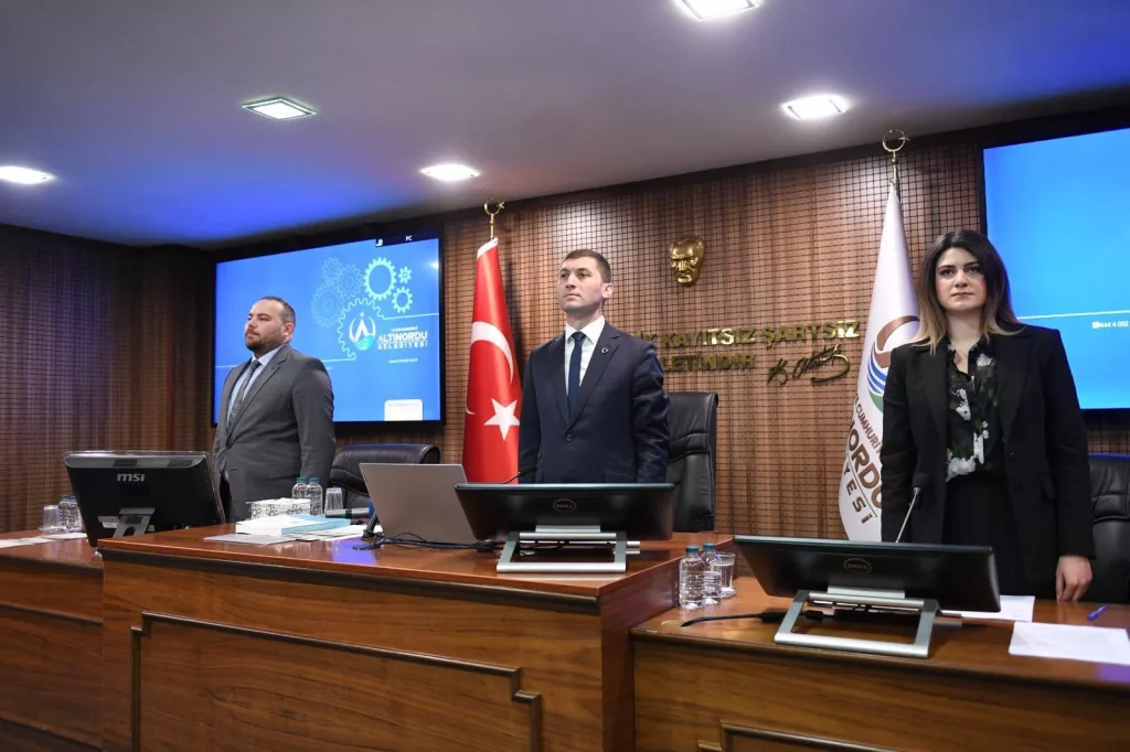 ALTINORDU BELEDİYESİ’NDE YENİ DÖNEMİN İLK MECLİS TOPLANTISI GERÇEKLEŞTİ al2