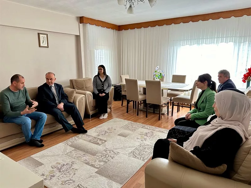 Vali Erol, Hane Ziyaretlerini Aralıksız Sürdürüyor e3 jpg