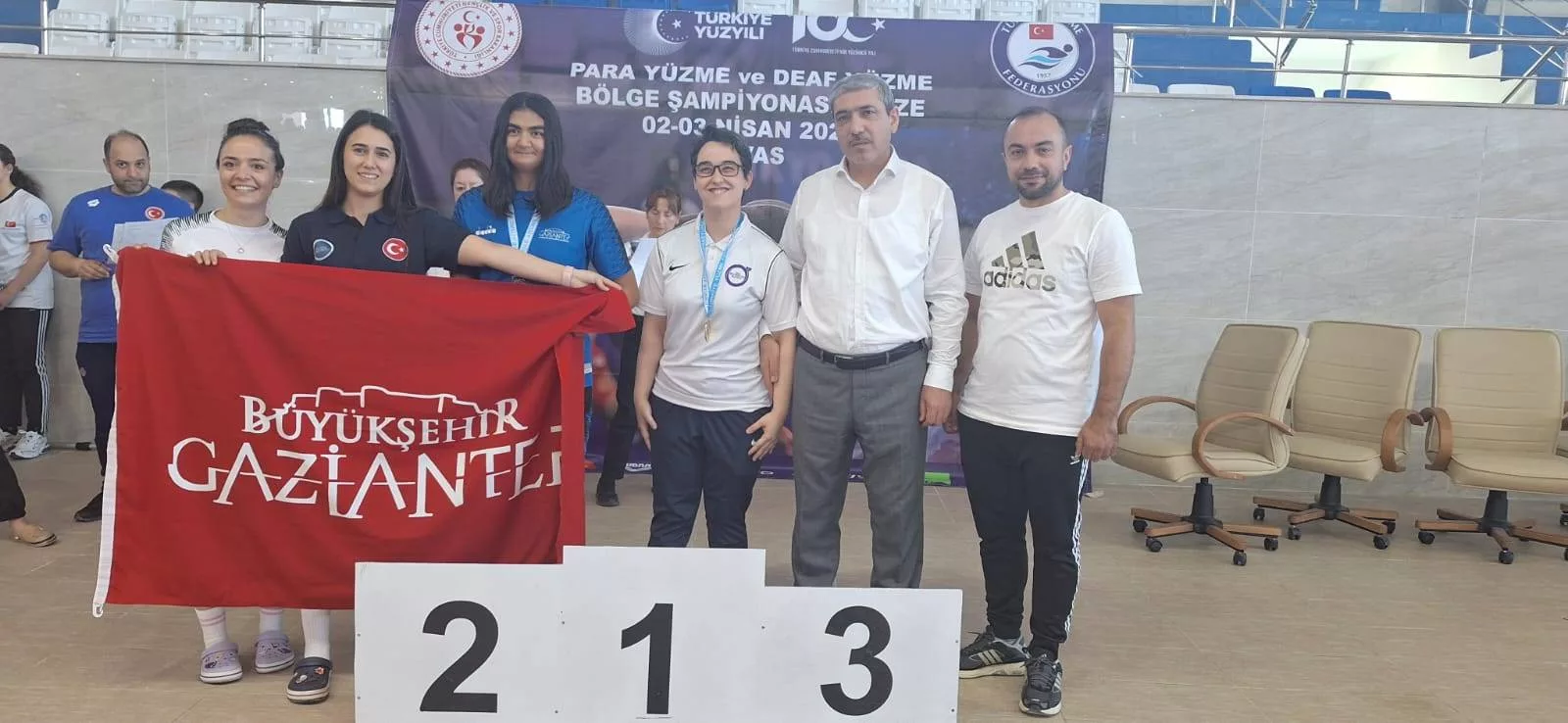 EDA KAYA SİVAS’A DAMGA VURDU BÜYÜKŞEHRİN BENDENSEL ENGELLİ YÜZME SPORCUSU